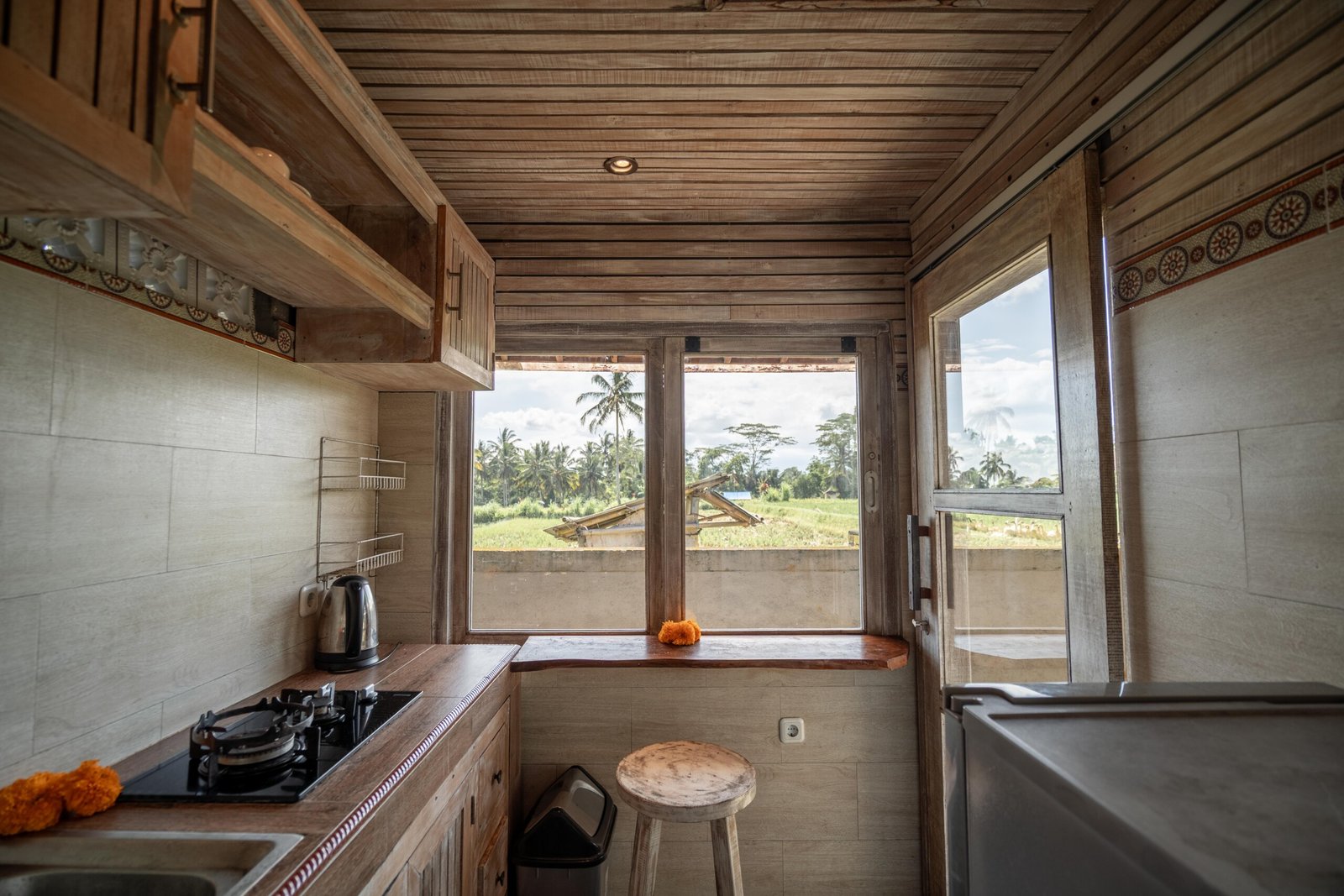 SHL00136-HDR