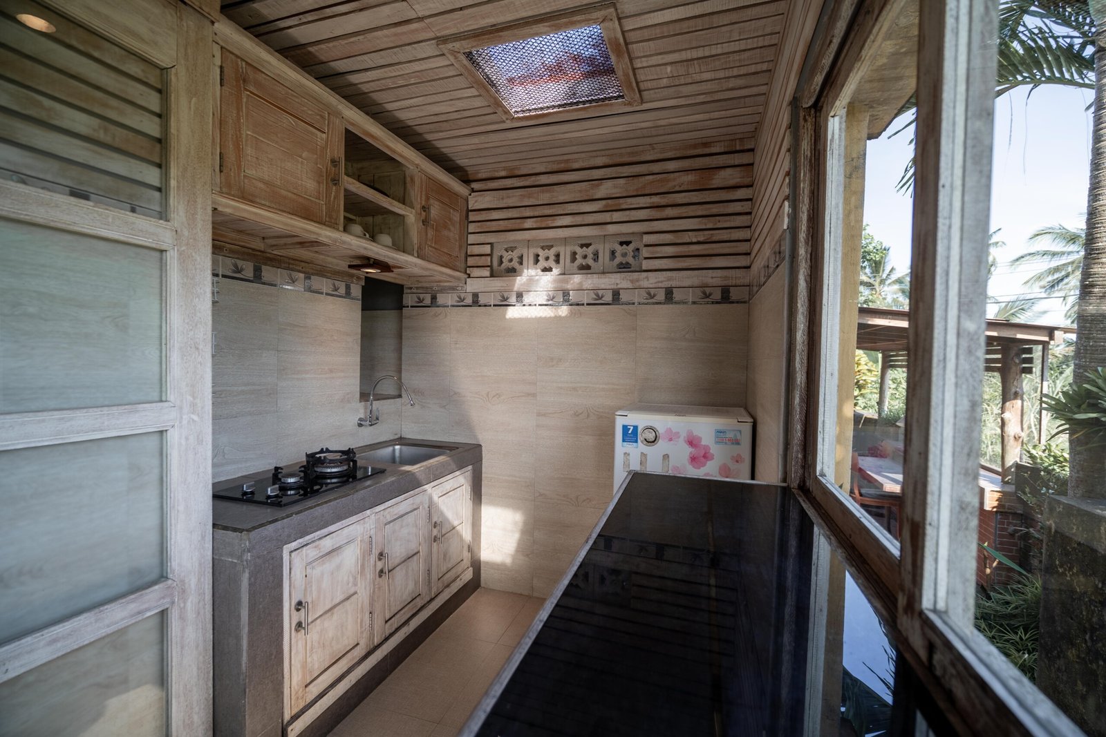 SHL00241-HDR